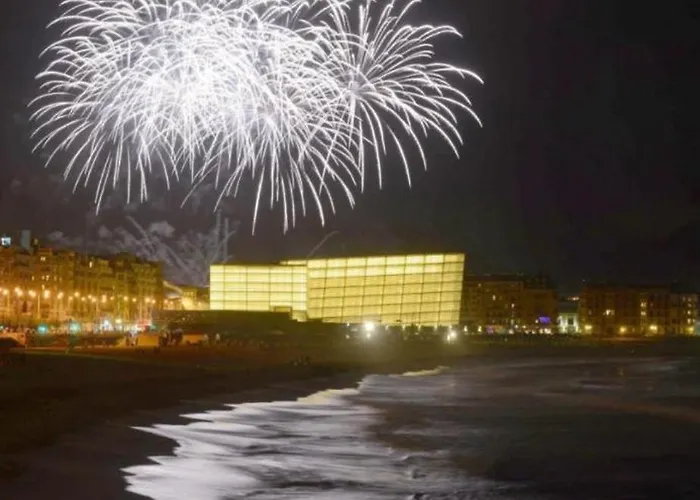 Gros Zurriola Wifi Terrace Parking 20e Night *